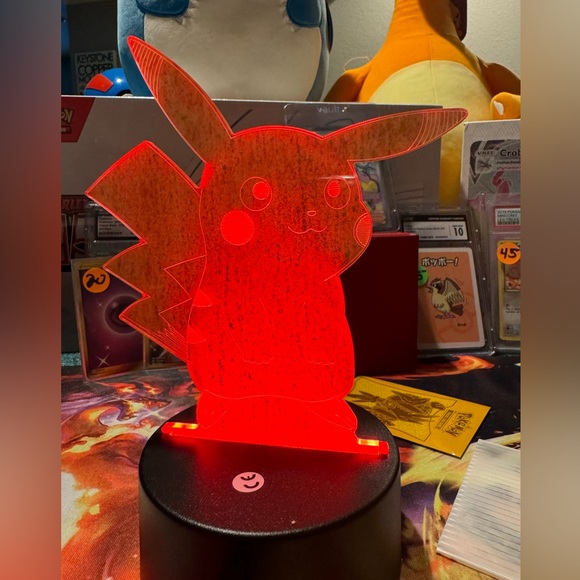 PIKACHU COLOR CHANGING LAMP WITH REMOTE-GREAT FOR THE COLLECTOR & A CHILD’S ROOM - Picture 3 of 6